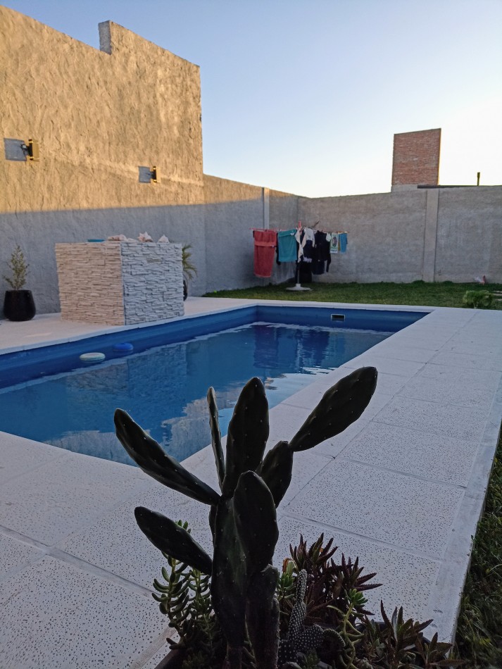 Casa con piscina en Praderas 