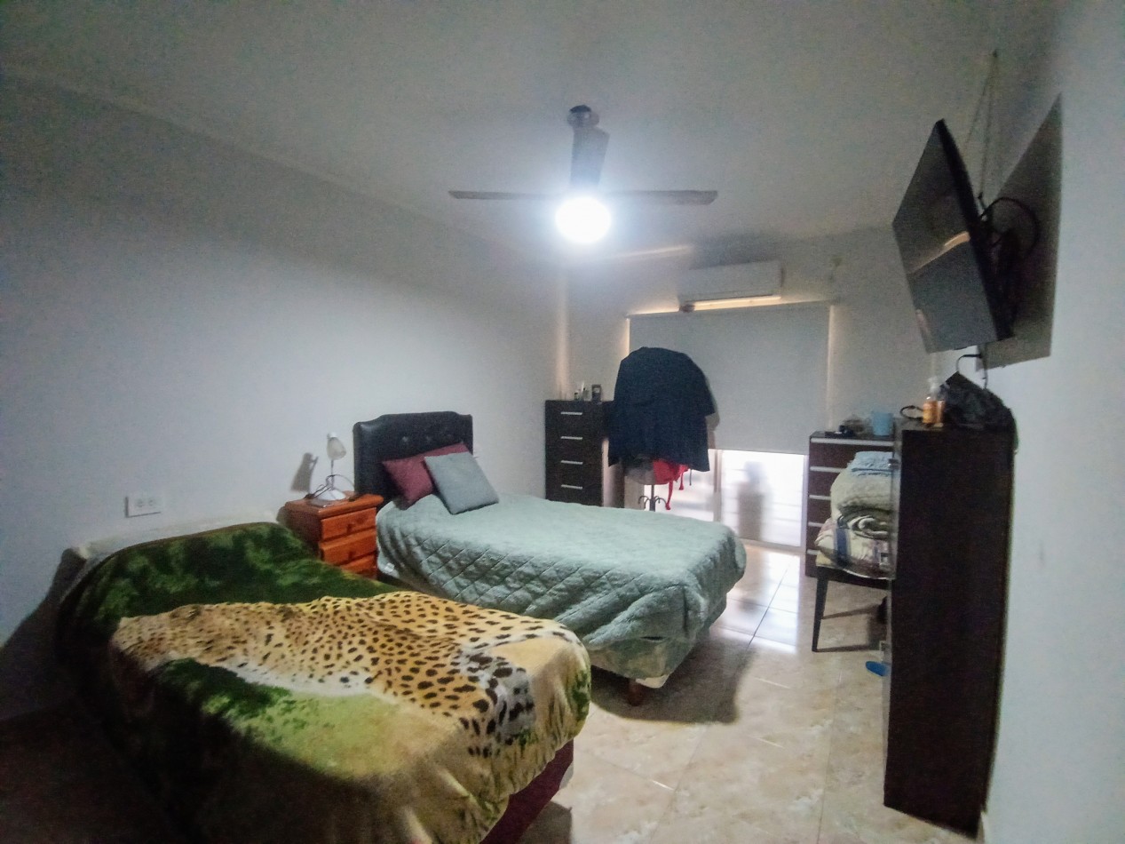 Casa con piscina en Praderas 