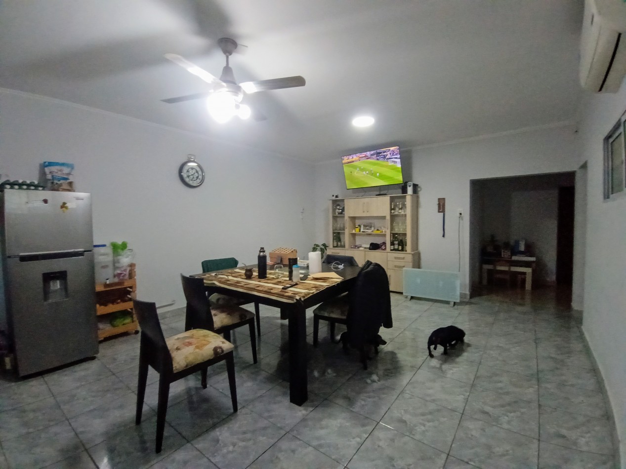 Casa con piscina en Praderas 