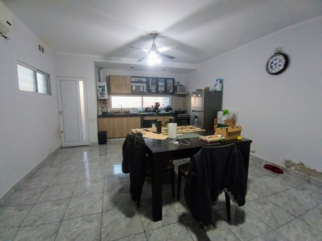 Casa con piscina en Praderas 