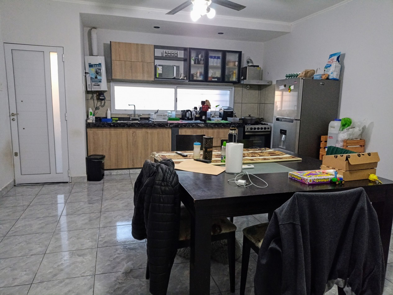 Casa con piscina en Praderas 