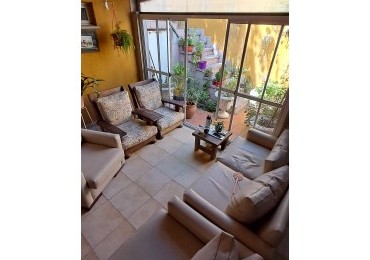 CASA DE 5 DORMITORIOS + ESCRITORIO, GUADALUPE OESTE.
